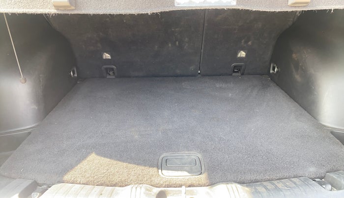 2017 Jeep Compass LIMITED 1.4 PETROL AT, Petrol, Automatic, 45,590 km, Boot Inside