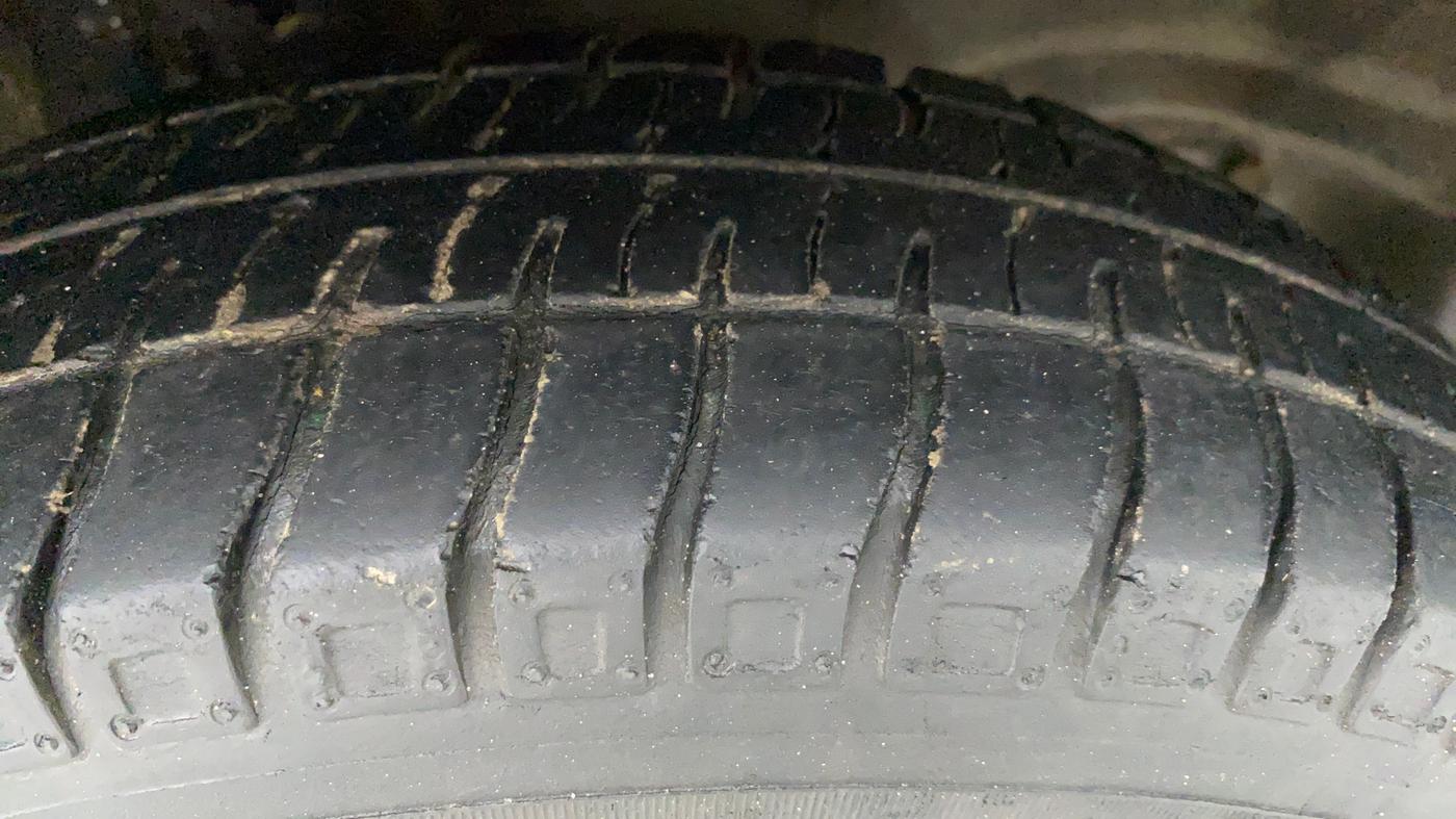 2015 Maruti Alto 800 VXI, Petrol, Manual, 52,078 km, Right Front Tyre Tread