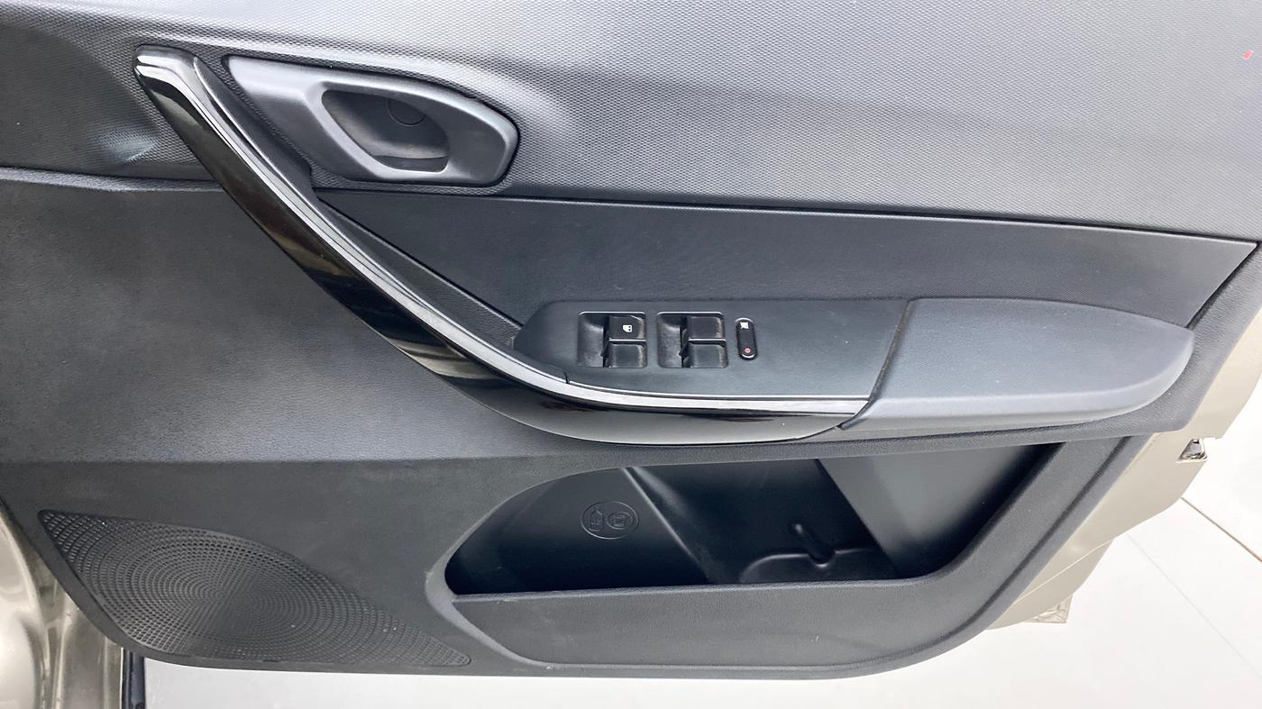 2018 Tata TIAGO NRG PETROL, Petrol, Manual, 49,075 km, Driver Side Door Panels Control