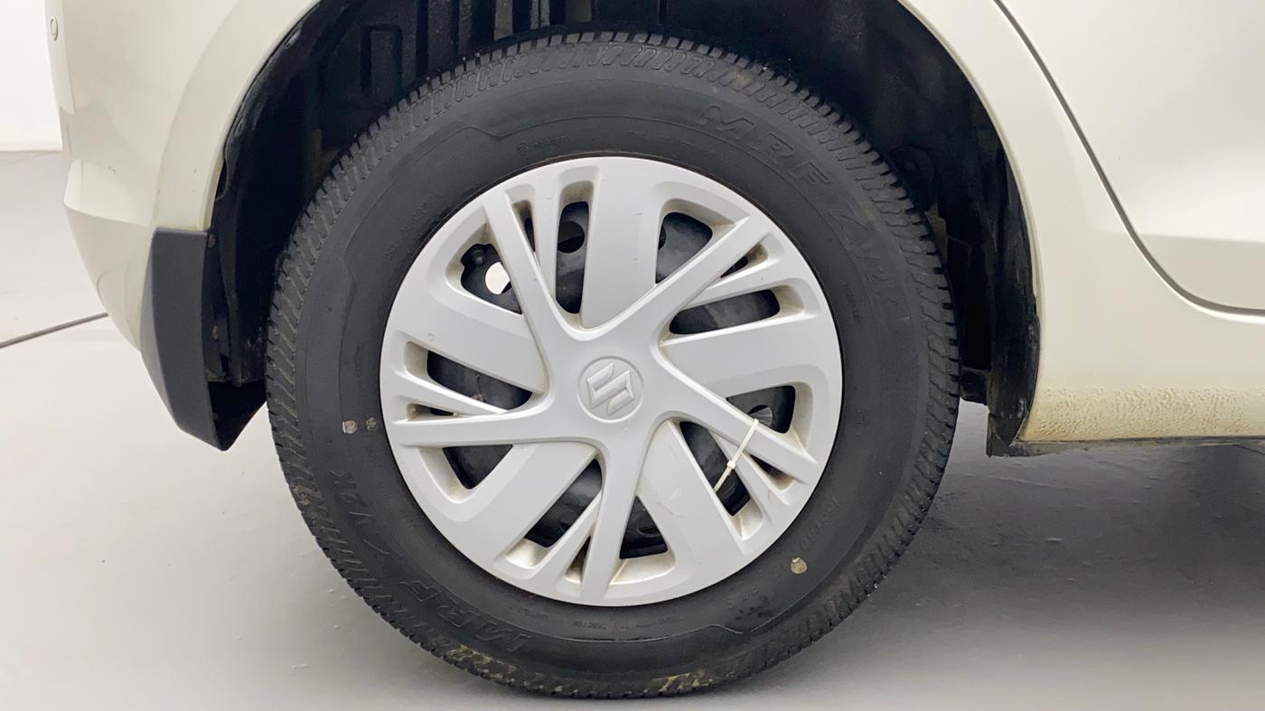 2015 Maruti Swift VXI, Petrol, Manual, 48,905 km, Right Rear Wheel