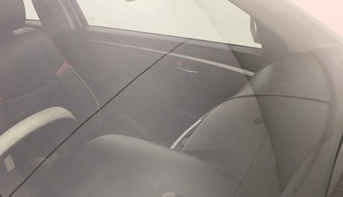 2015 Maruti Swift VXI, Petrol, Manual, 48,905 km, Front windshield - Minor spot on windshield