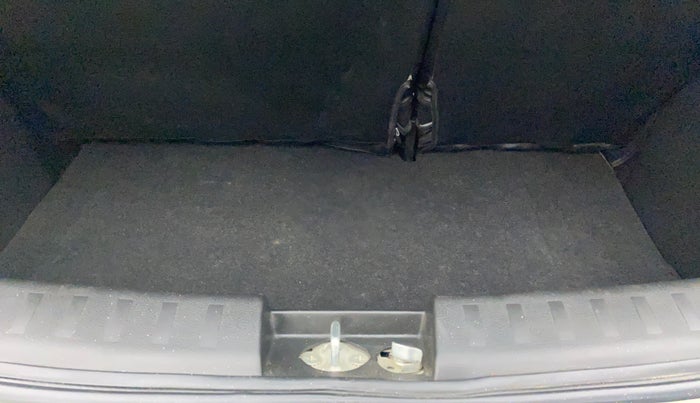 2015 Maruti Swift VXI, Petrol, Manual, 48,905 km, Boot Inside
