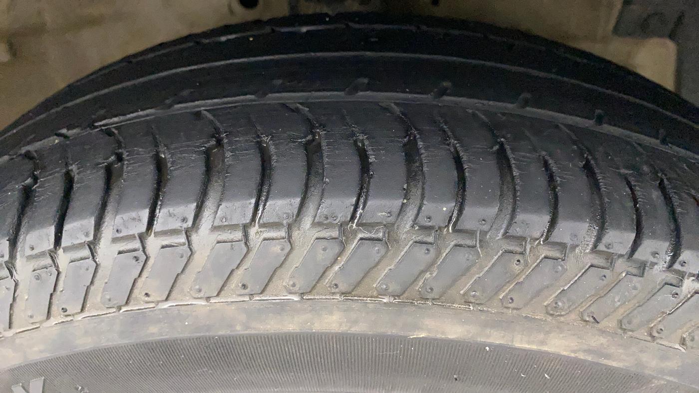 2015 Maruti Swift VXI, Petrol, Manual, 48,905 km, Right Front Tyre Tread