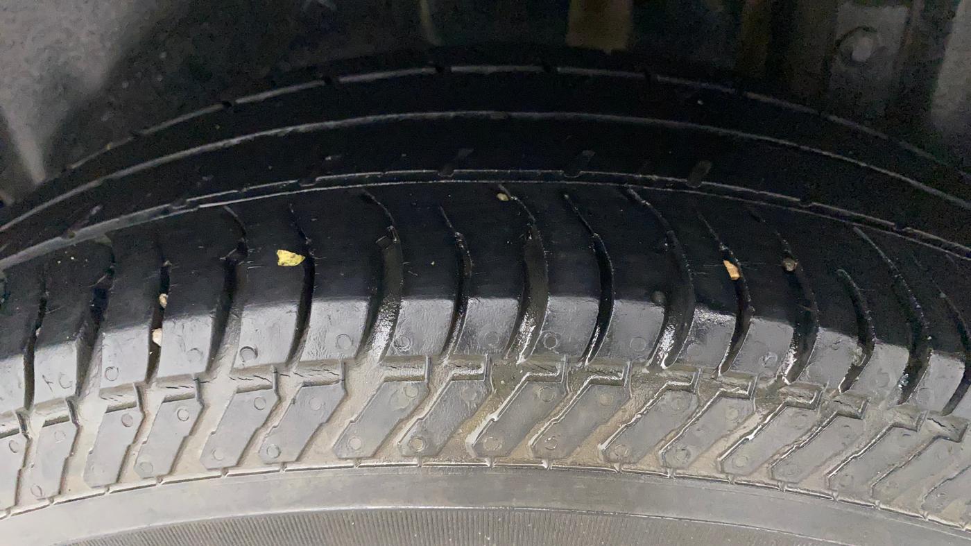2015 Maruti Swift VXI, Petrol, Manual, 48,905 km, Left Rear Tyre Tread
