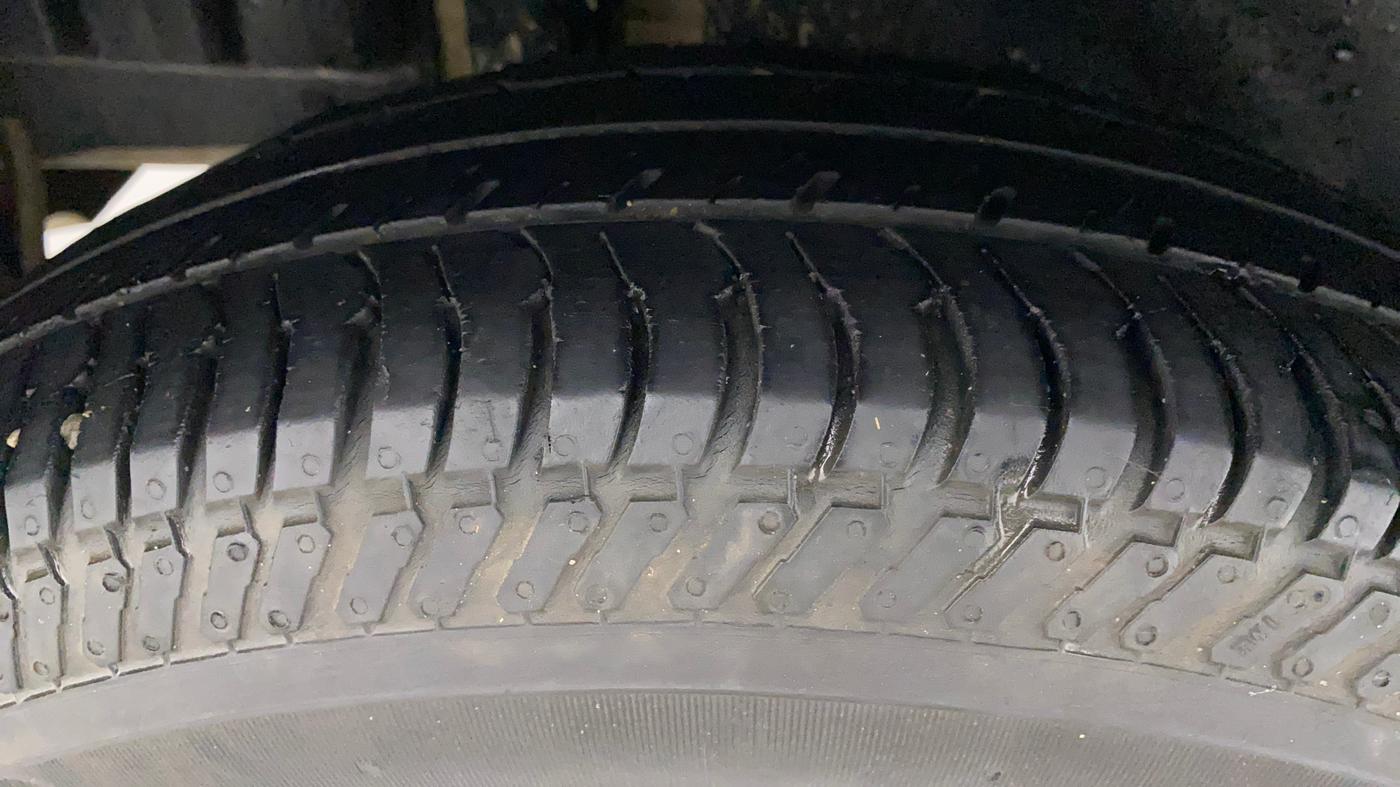 2015 Maruti Swift VXI, Petrol, Manual, 48,905 km, Right Rear Tyre Tread