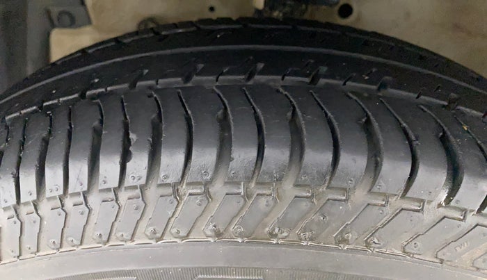 2015 Maruti Swift VXI, Petrol, Manual, 48,905 km, Left Front Tyre Tread