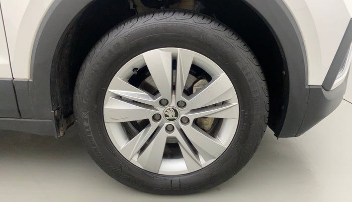 2021 Skoda KUSHAQ AMBITION 1.0L TSI MT, Petrol, Manual, 13,814 km, Right Front Wheel