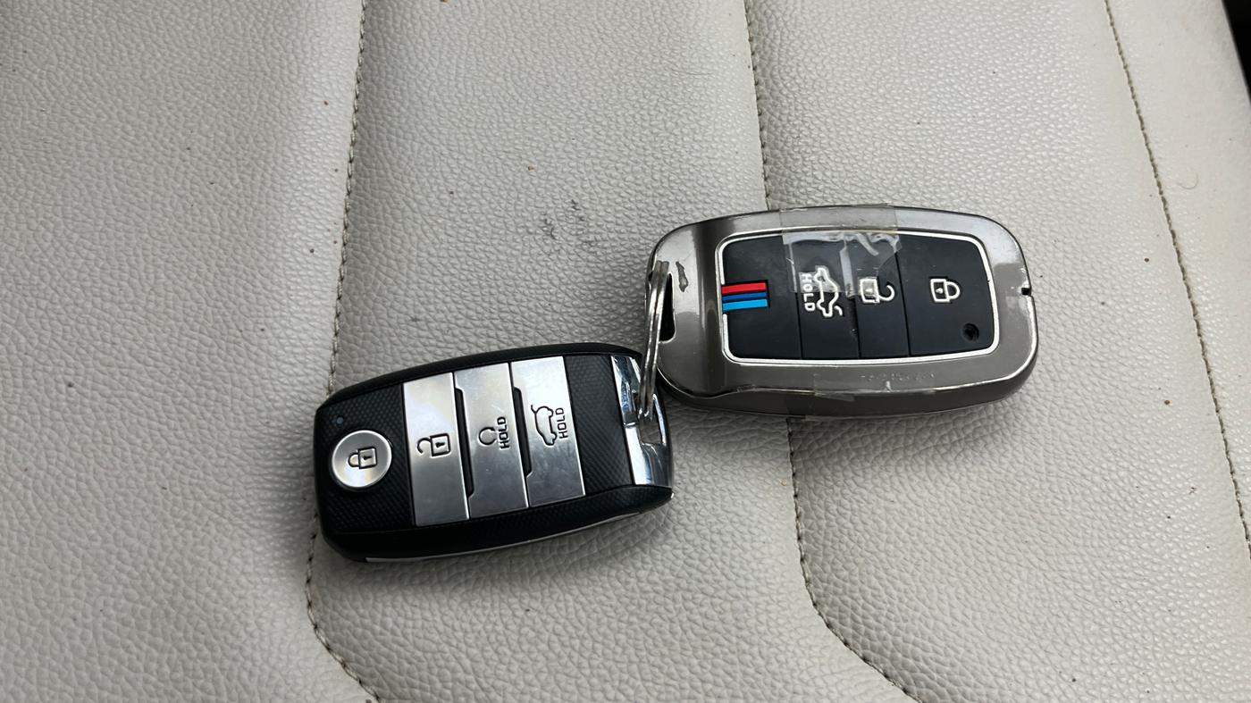 2021 KIA SONET HTX 1.5, Diesel, Manual, 48,554 km, Key Close Up