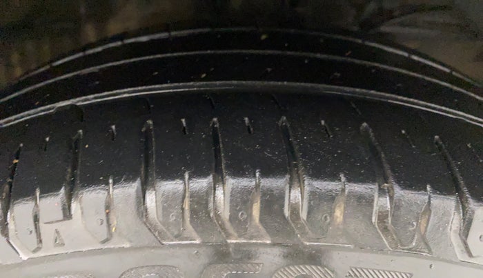 2021 Maruti Ertiga VXI CNG, CNG, Manual, 24,092 km, Right Front Tyre Tread