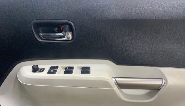 2019 Maruti IGNIS DELTA 1.2 AMT, Petrol, Automatic, 1,10,599 km, Driver Side Door Panels Control