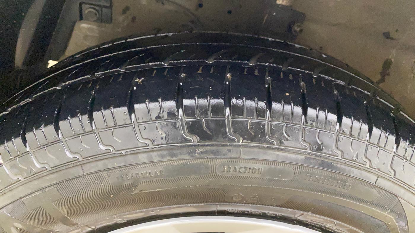 2016 Maruti Swift Dzire VDI, Diesel, Manual, 1,16,848 km, Left Front Tyre Tread