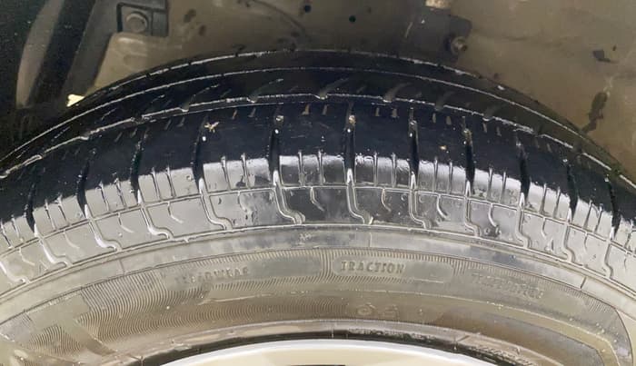 2016 Maruti Swift Dzire VDI, Diesel, Manual, 1,16,848 km, Left Front Tyre Tread