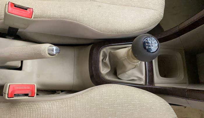 2016 Maruti Swift Dzire VDI, Diesel, Manual, 1,16,848 km, Gear Lever
