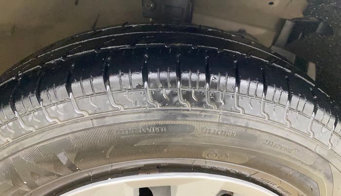 2016 Maruti Swift Dzire VDI, Diesel, Manual, 1,16,848 km, Right Front Tyre Tread
