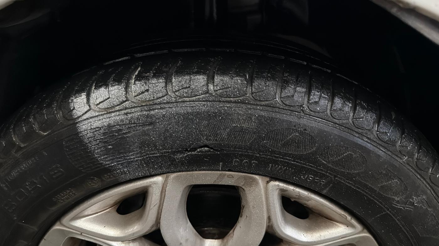 2016 Ford Ecosport TITANIUM 1.5L PETROL, Petrol, Manual, 40,398 km, Left Front Tyre Tread
