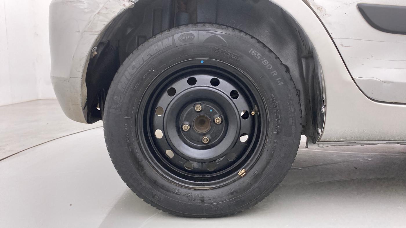 2013 Maruti Swift VXI, Petrol, Manual, 1,21,617 km, Right Rear Wheel