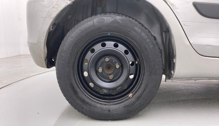 2013 Maruti Swift VXI, Petrol, Manual, 1,21,617 km, Right Rear Wheel