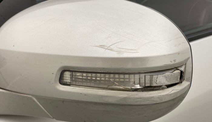 2013 Maruti Swift VXI, Petrol, Manual, 1,21,617 km, Left rear-view mirror - Indicator light has minor damage
