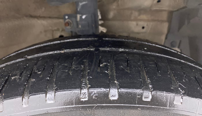 2013 Maruti Swift VXI, Petrol, Manual, 1,21,617 km, Right Front Tyre Tread