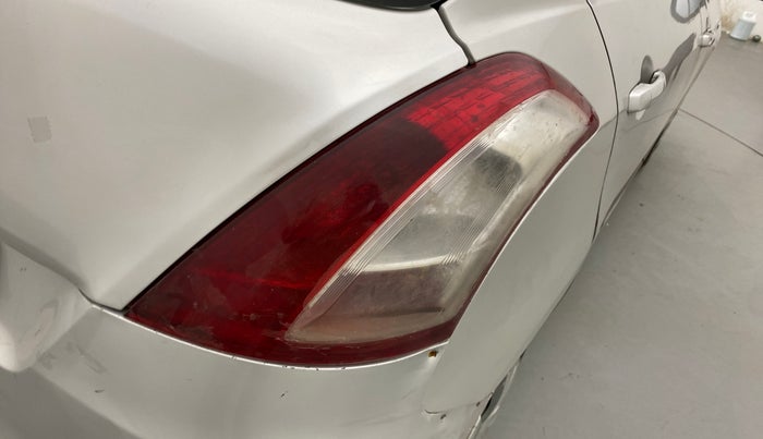 2013 Maruti Swift VXI, Petrol, Manual, 1,21,617 km, Right tail light - Faded