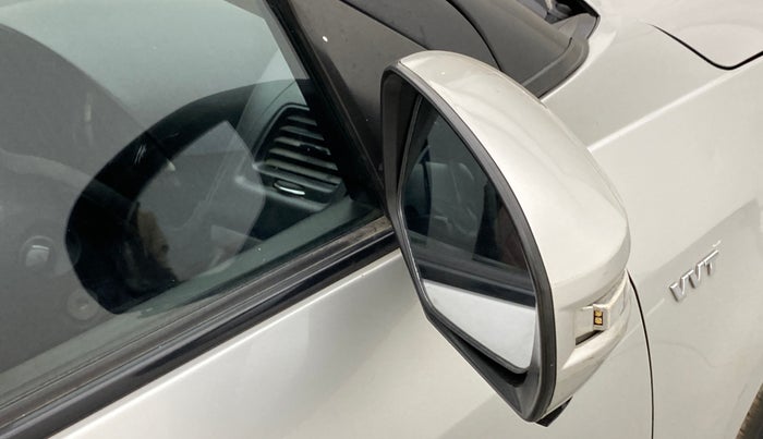 2013 Maruti Swift VXI, Petrol, Manual, 1,21,617 km, Right rear-view mirror - Mirror motor not working