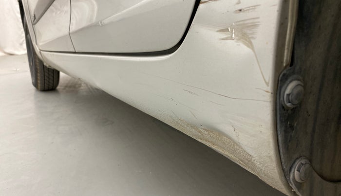2013 Maruti Swift VXI, Petrol, Manual, 1,21,617 km, Left running board - Slightly dented