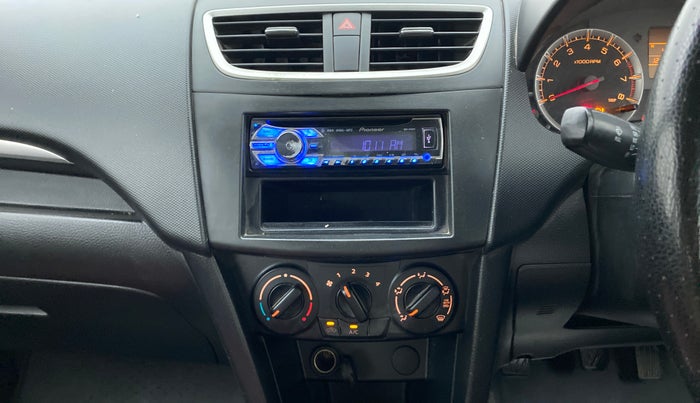 2013 Maruti Swift VXI, Petrol, Manual, 1,21,617 km, Air Conditioner