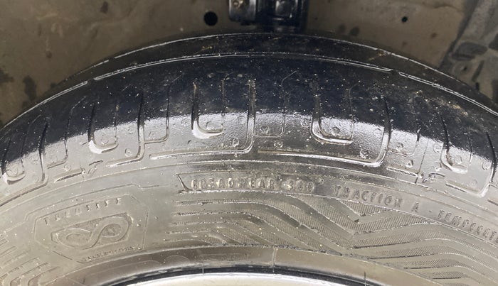 2012 Maruti Swift VXI, Petrol, Manual, 1,02,578 km, Right Front Tyre Tread