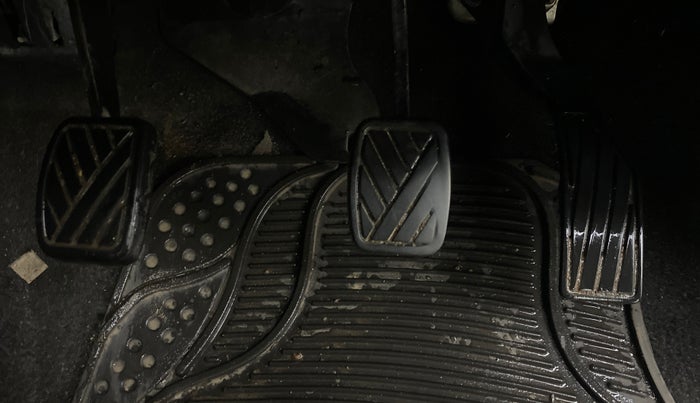 2012 Maruti Swift VXI, Petrol, Manual, 1,02,578 km, Pedals