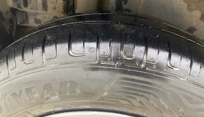 2012 Maruti Swift VXI, Petrol, Manual, 1,02,578 km, Right Rear Tyre Tread