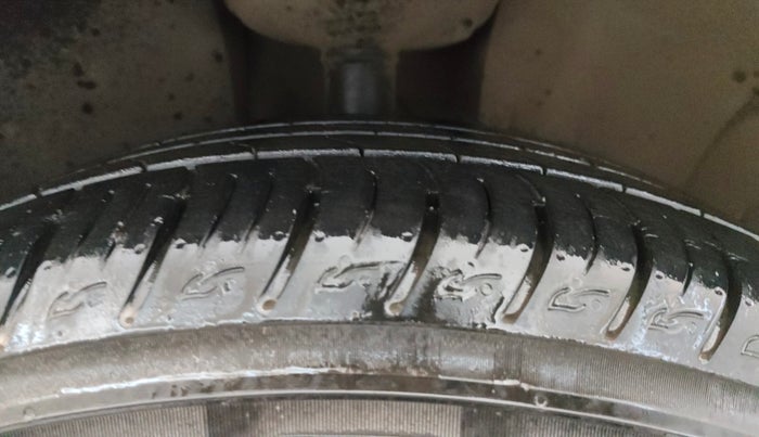 2013 Renault Duster 110 PS RXL DIESEL, Diesel, Manual, 98,252 km, Right Front Tyre Tread