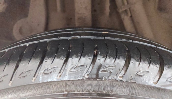 2013 Renault Duster 110 PS RXL DIESEL, Diesel, Manual, 98,252 km, Right Rear Tyre Tread