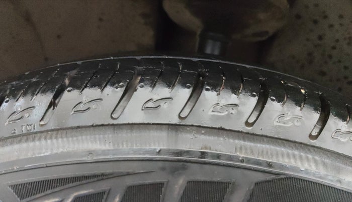 2013 Renault Duster 110 PS RXL DIESEL, Diesel, Manual, 98,252 km, Left Front Tyre Tread