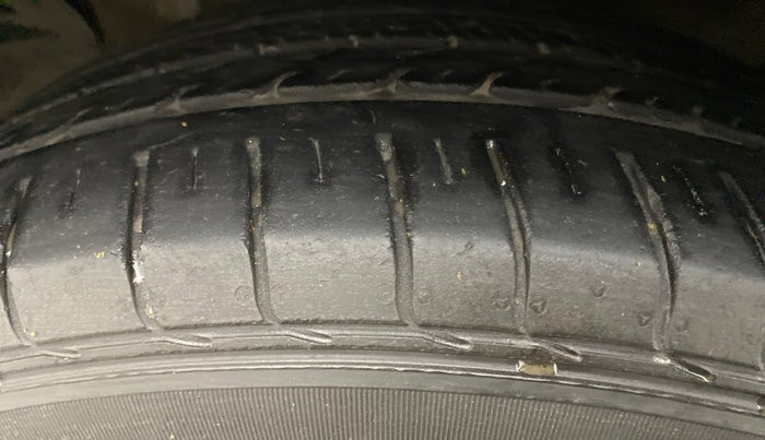 2017 Hyundai Creta 1.6 SX PLUS AUTO PETROL, Petrol, Automatic, 60,956 km, Left front tyre - Minor crack