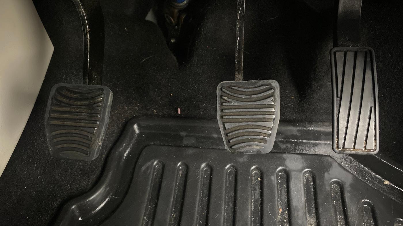 2023 Mahindra XUV300 W6 1.5 Diesel, Diesel, Manual, 43,444 km, Pedals