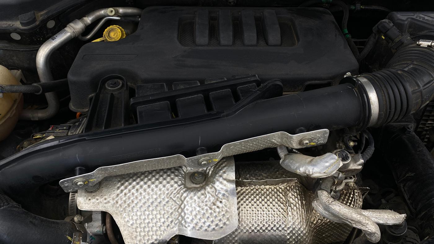2023 Mahindra XUV300 W6 1.5 Diesel, Diesel, Manual, 43,444 km, Engine View