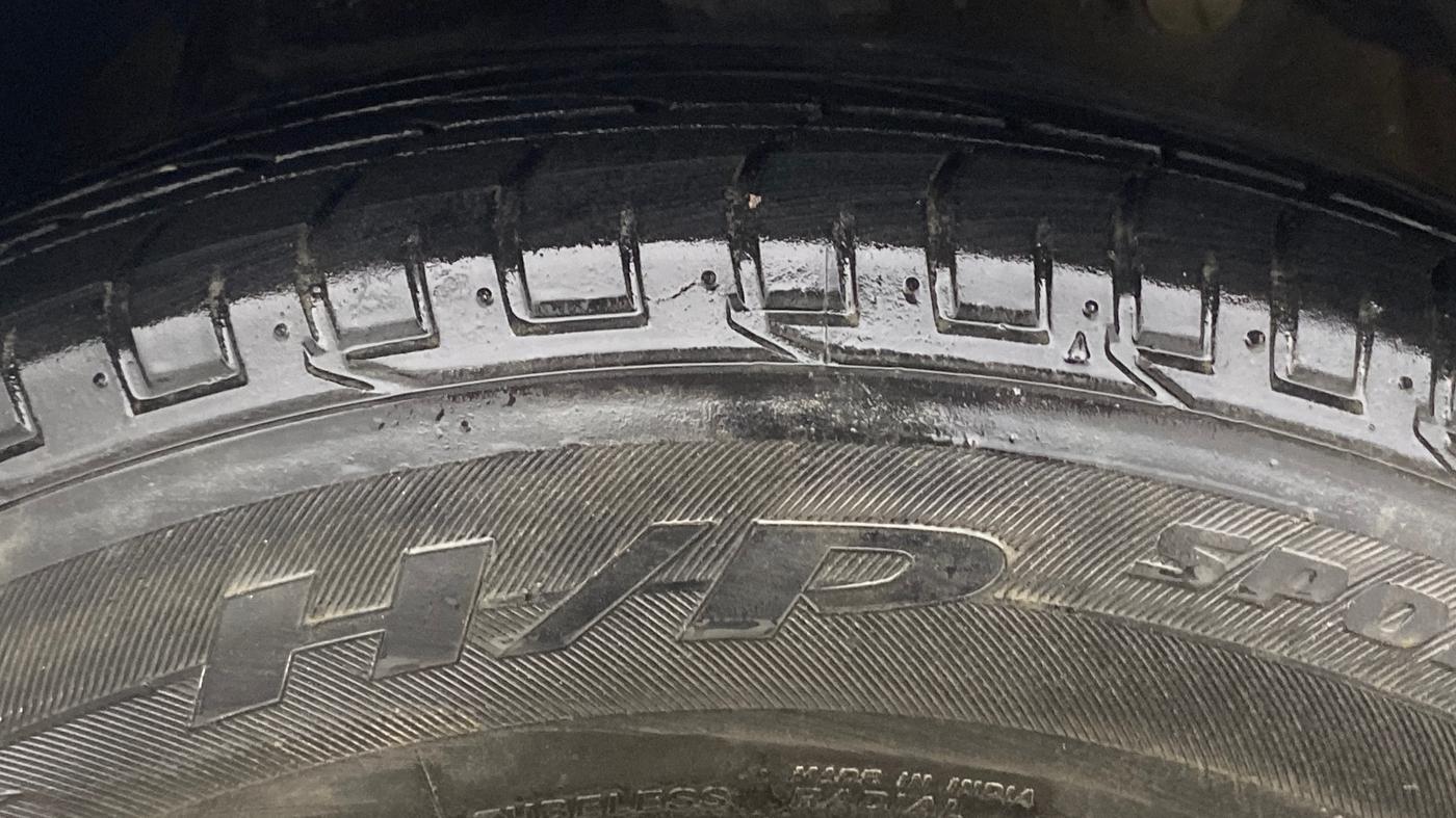 2023 Mahindra XUV300 W6 1.5 Diesel, Diesel, Manual, 43,444 km, Left Front Tyre Tread