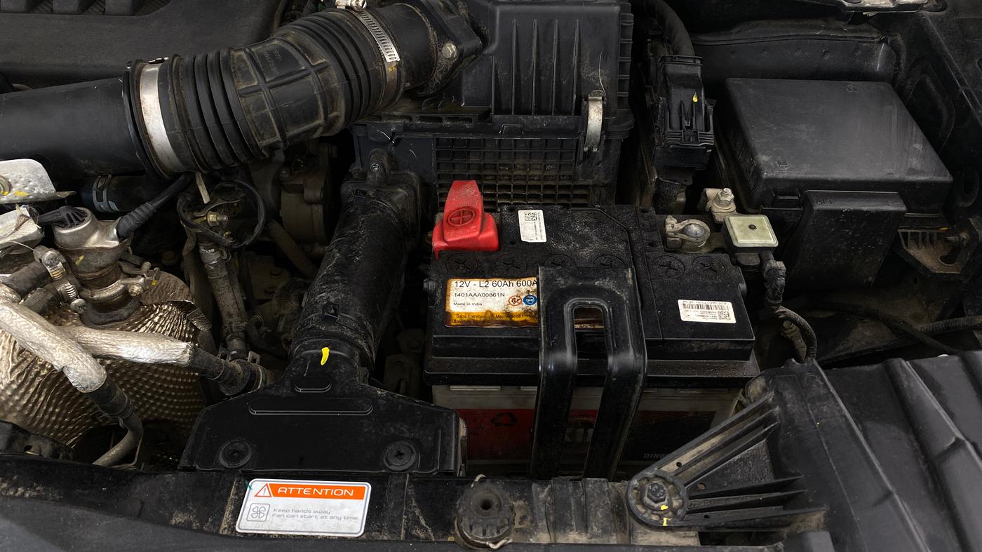 2023 Mahindra XUV300 W6 1.5 Diesel, Diesel, Manual, 43,444 km, Engine View - Left