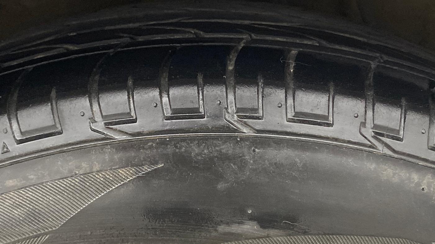 2023 Mahindra XUV300 W6 1.5 Diesel, Diesel, Manual, 43,444 km, Right Front Tyre Tread