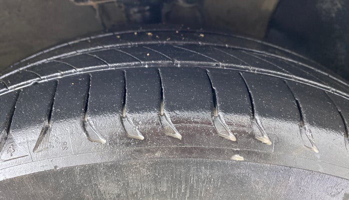 2018 Hyundai Verna 1.6 SX (O) CRDI MT, Diesel, Manual, 62,379 km, Right Front Tyre Tread