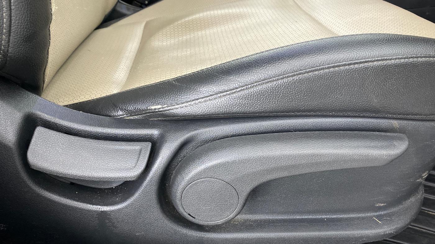 2018 Hyundai Verna 1.6 SX (O) CRDI MT, Diesel, Manual, 62,379 km, Driver Side Adjustment Panel