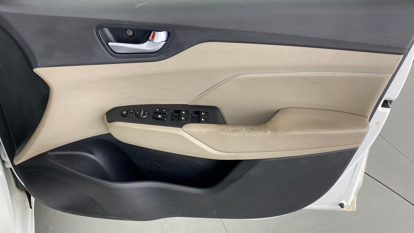2018 Hyundai Verna 1.6 SX (O) CRDI MT, Diesel, Manual, 62,379 km, Driver Side Door Panels Control