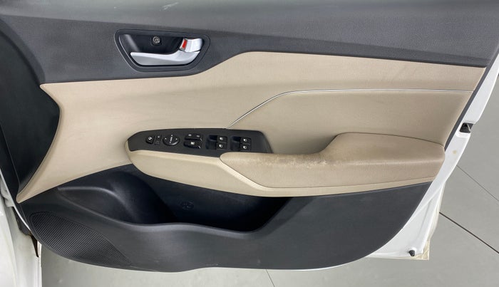 2018 Hyundai Verna 1.6 SX (O) CRDI MT, Diesel, Manual, 62,379 km, Driver Side Door Panels Control