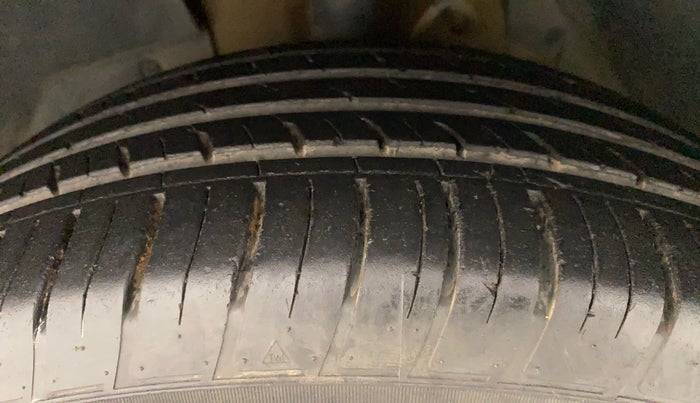 2018 Mahindra XUV500 W11 (O) AT, Diesel, Automatic, 52,673 km, Left Front Tyre Tread