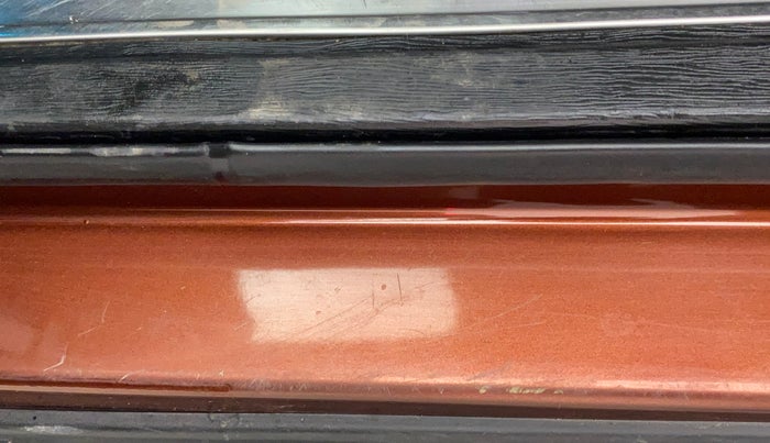 2018 Mahindra XUV500 W11 (O) AT, Diesel, Automatic, 52,673 km, Left running board - Minor scratches