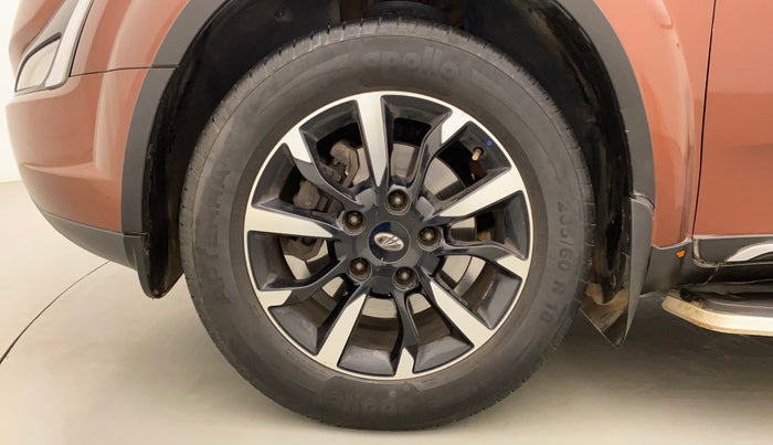 2018 Mahindra XUV500 W11 (O) AT, Diesel, Automatic, 52,673 km, Left Front Wheel