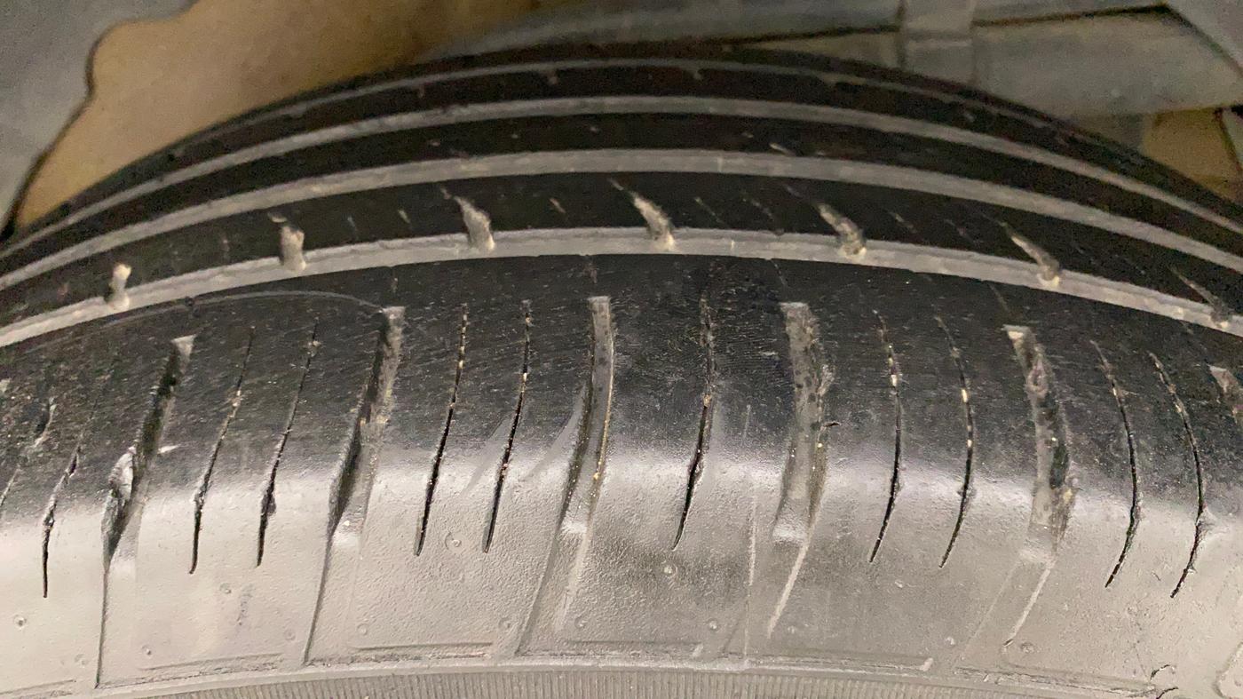 2018 Mahindra XUV500 W11 (O) AT, Diesel, Automatic, 52,673 km, Left Rear Tyre Tread