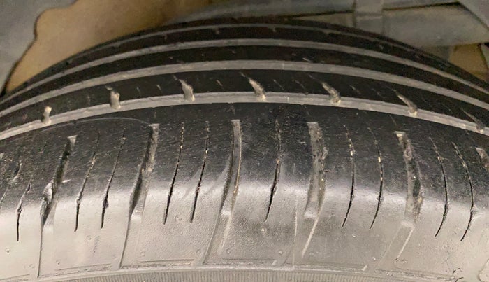 2018 Mahindra XUV500 W11 (O) AT, Diesel, Automatic, 52,673 km, Left Rear Tyre Tread