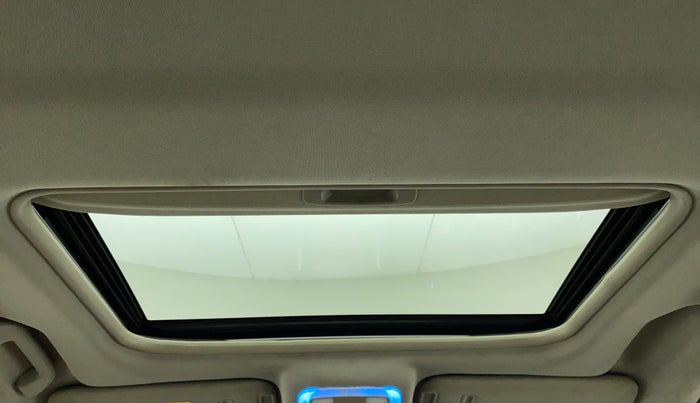2018 Mahindra XUV500 W11 (O) AT, Diesel, Automatic, 52,673 km, Moonroof/ Sunroof