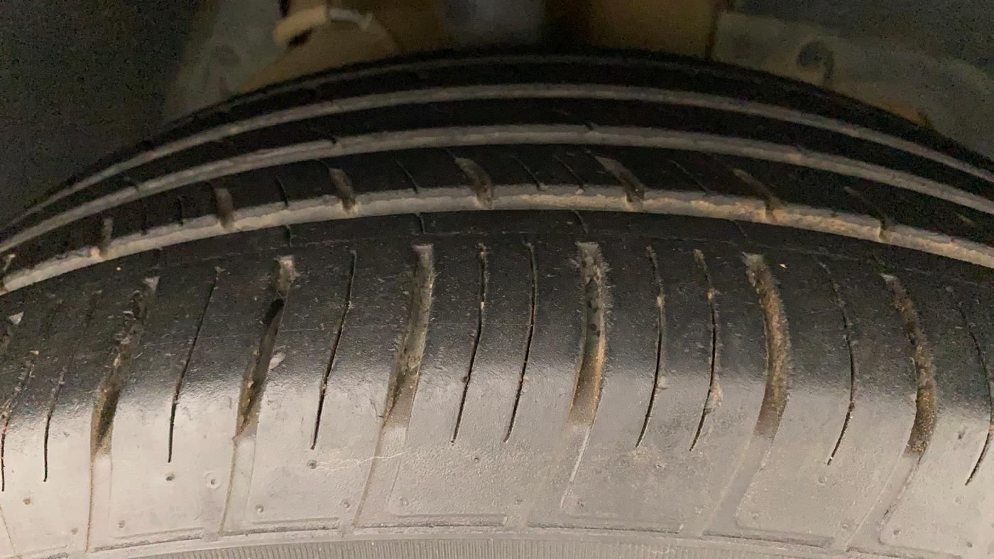 2018 Mahindra XUV500 W11 (O) AT, Diesel, Automatic, 52,673 km, Right Front Tyre Tread